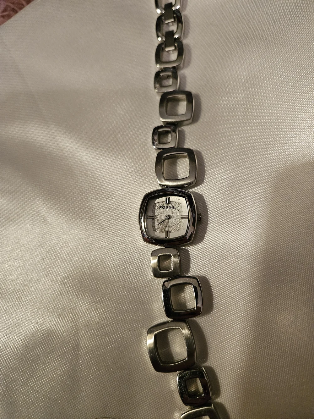 Fossil✨️Women's Asymmetrical Watch With Tin